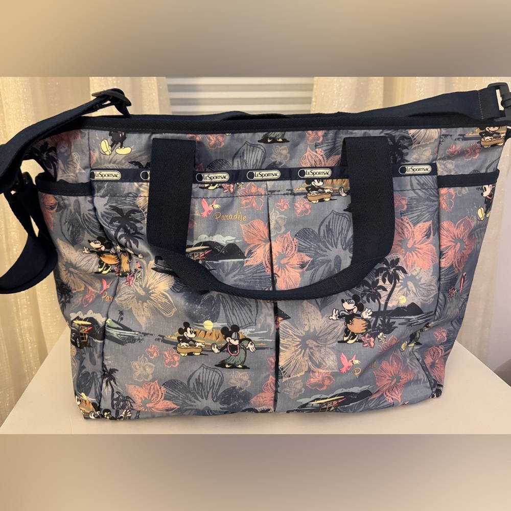 Lesportsac Disney Baby Bag/Tote/Crossbody
Like new condition